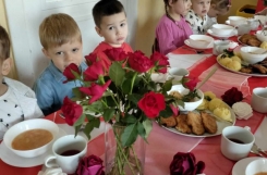2023-11-10 - Biedronki - Elegancki obiad z okazji Święta Niepodległości