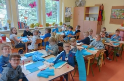 2024-05-07 - Pszczółki - Podwodny świat - kolor niebieski, zabawa konstrukcyjna