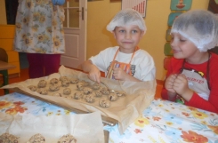 2024-05-22 - Pszczółki - Pieczemy ciasteczka dla mamy
