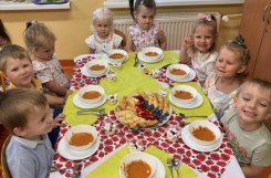 2024-05-27 - Żabki - Elegancki obiad z okazji Dnia Mamy