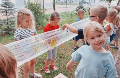 2024-07-23 - Pszczółki - Mieszkańcy mórz i oceanów - malujemy dłońmi (sensoplastyka)
