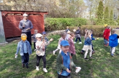 2025-04-15 - Zajączki - Rytmika na świeżym powietrzu